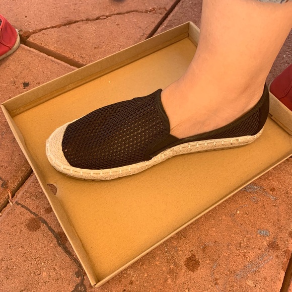 sandals - Picture 2 of 8